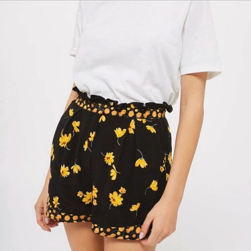 TOPSHOP Black & Yellow Floral High Waisted Shorts Size 4